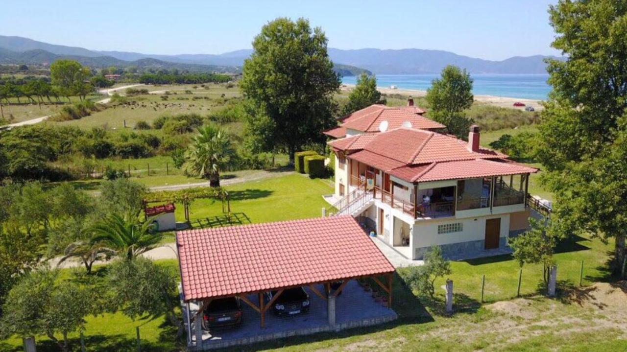 Villa Ilyos Ієрісос Екстер'єр фото